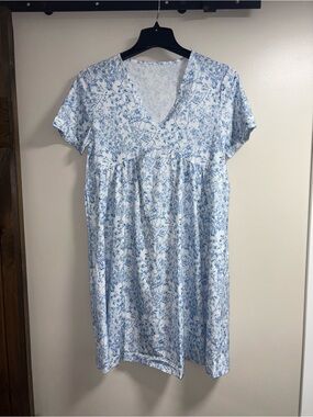 NWOT Light Blue Floral V-Neck Short Sleeve Dress